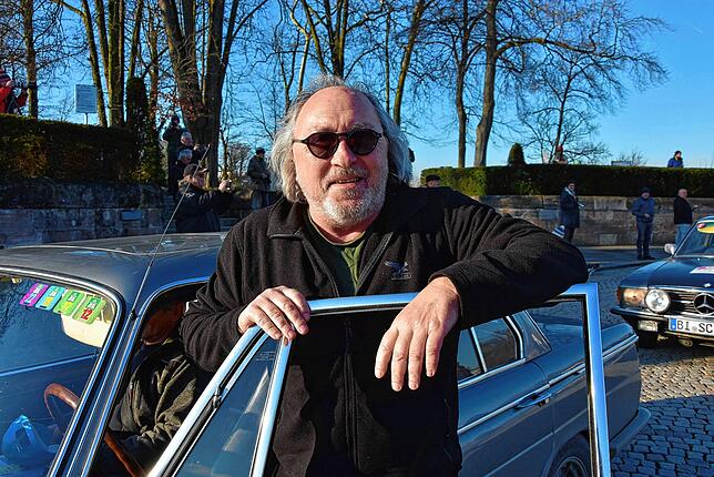 Prominent: Auch der Kabarettist Urban Priol fuhr beim Oldtimer-Event mit.