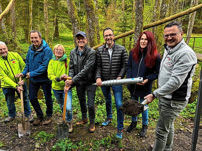 Spatenstich für den Murgtalpfad: von links Patrick Schenk, Markus Huber, Regina Melch, Diemtar Zäpernick, Christian Dröse, Inga Roser ...