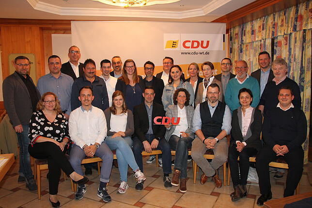 CDU-Kandidaten für den Gemeinderat: Vordere Reihe sitzend von links: Andrea Thoß-Rauer, Maximilian Wagner, Stefanie Frank, Ralf Kögel, ...