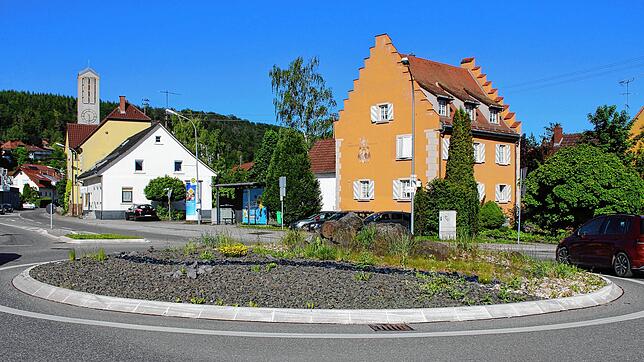 Auf den sogenannten Löwenkreisel in Immendingen münden die Äste der Bundesstraße 311, der Donaustraße und der Bachzimmerer Straße.