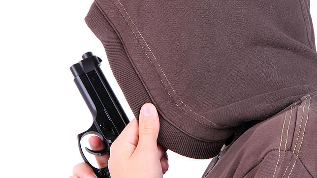 (Symbolbild) Da der Polizei eine vermeintliche Schusswaffe gemeldet wurde, rückten die Beamten in die Pestalozzistraße aus.