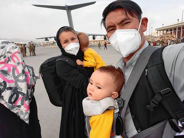 Über den internationalen Evakuierungseinsatz auf dem Kabuler Flughafen verließ die Familie am 22. August ihr Heimatland. Die beiden ...