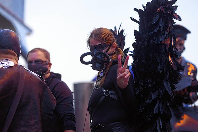 Bild 8: Leinen los fürs Torture Ship: Bilder vom Boarding in Friedrichshafen und Konstanz