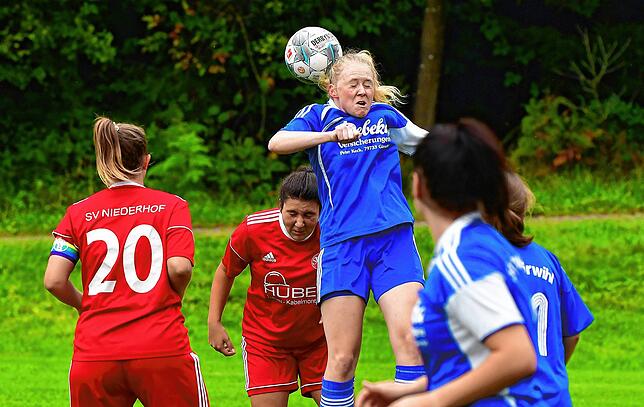Bild 33: Fußballerinnen des SV Niederhof startet mit deutlichem 11:0-Derbysieg gegen die SG Hotzenwald in die neue Landesliga-Saison