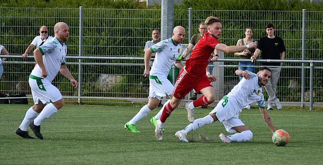 Bild 2: SV Herten rettet sich durch das 5:3 gegen VfR Bad Bellingen vor dem Abstieg &ndash; wir haben Bilder!