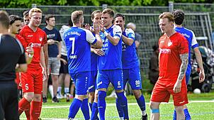 Bild : Das Spiel der Woche! Der FC 03 Radolfzell jubelt über einen 5:0-Erfolg gegen den FC Pfaffenweiler