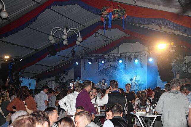Bild 17: Die besten Bilder von der Partynacht beim Herbstfest in Honstetten