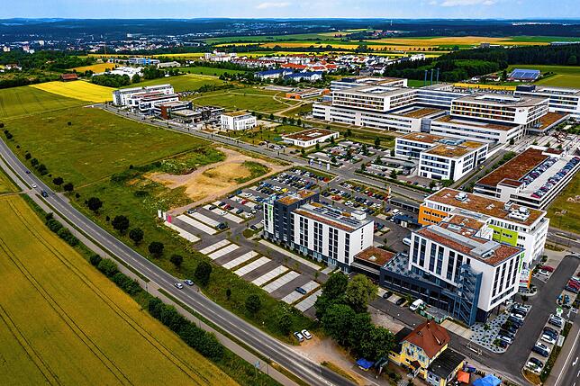 Im Zentralbereich von Villingen-Schwenningen nahe des Mikro-Instituts (links oben) soll das Gründerzentrum entstehen.