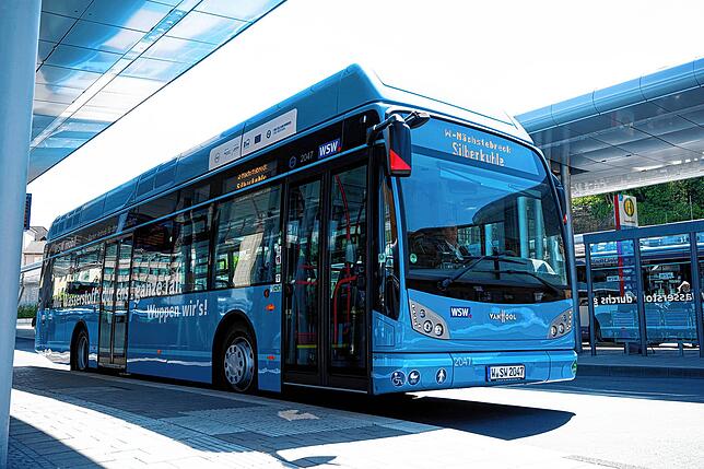Die Stadt Wuppertal (Nordrhein-Westfalen) setzt bereits seit einem Jahr Wasserstoffbusse im städtischen Nahverkehr ein.