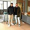 Noch stehen Niklas und Jason Grom in einer Baustelle. Ab Mai empfängt ihr Tagescafé Karl&lsquo;s Deli an der Karlstraße die ersten Gäste.