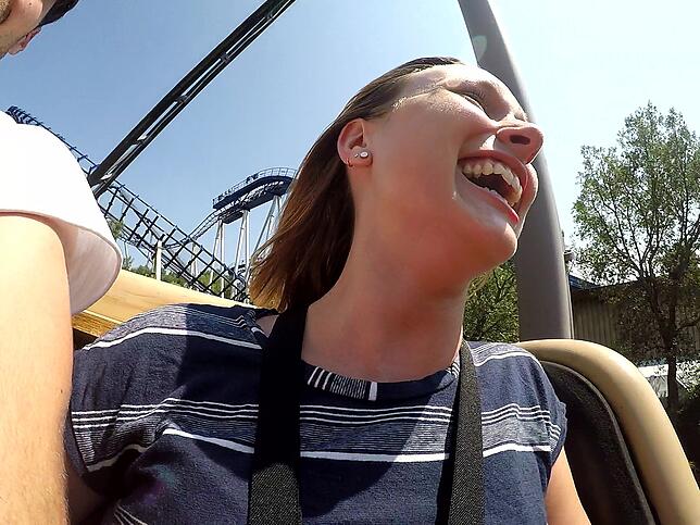 Bild 10: Ich habe panische Angst vor dem Achterbahnfahren. Trotzdem bin ich im Europapark in eine eingestiegen