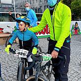 Matteo Steinhuber (8) ist mit seinem Vater Daniel aus Zürich gekommen, um am Hegau-Bike-Marathon teilzunehmen. Er war der schnellste in ...