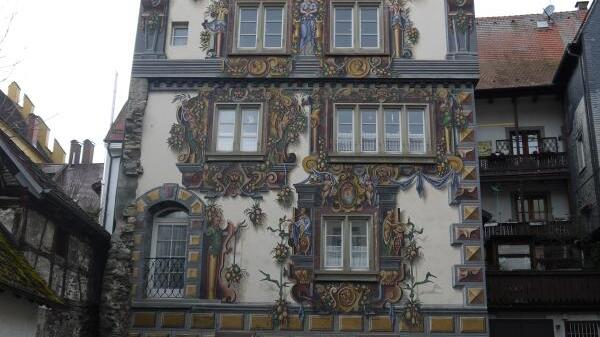Von 1580: Dass das Haus zum Goldenen Löwen in der Konstanzer Altstadt unter Denkmalschutz steht, liegt nicht nur an den kostbaren ...