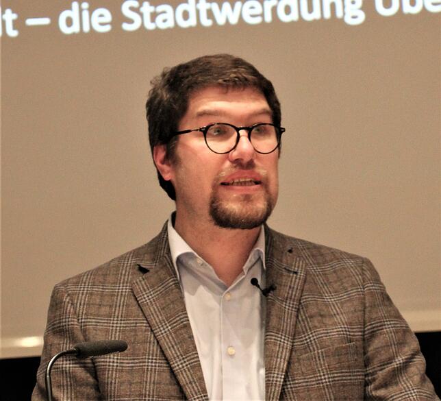 Referent Johannes Waldschütz sagt: Sehr vieles aus dem Mittelalter sei doch geblieben.