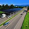 Visualisierung einer Straßenüberdachung mit Photovoltaik. So ähnlich könnte die Überdachung an der Raststätte Hegau-Ost bei Engen aussehen.