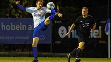 Matchwinner: Mit zwei Treffern in der Schlussphase besiegelte Hannes Selz (links, beobachtet von Johannes Baumgartner) den 4:2-Erfolg ...