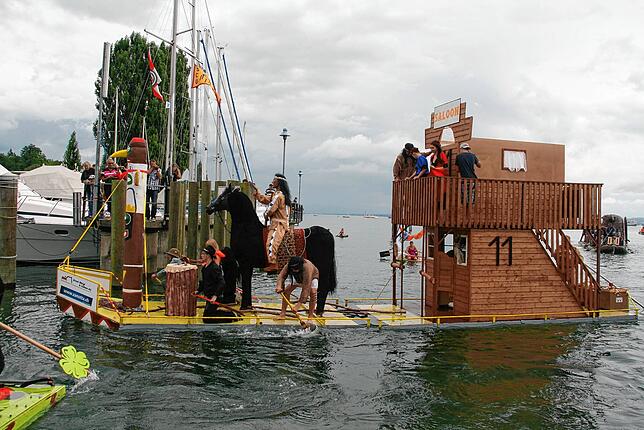 2012: „50 Jahre Schatz im Silbersee“: Der berühmte Apachenhäuptling hoch zu Ross, ein Saloon mit hübschen Mädels und die ...