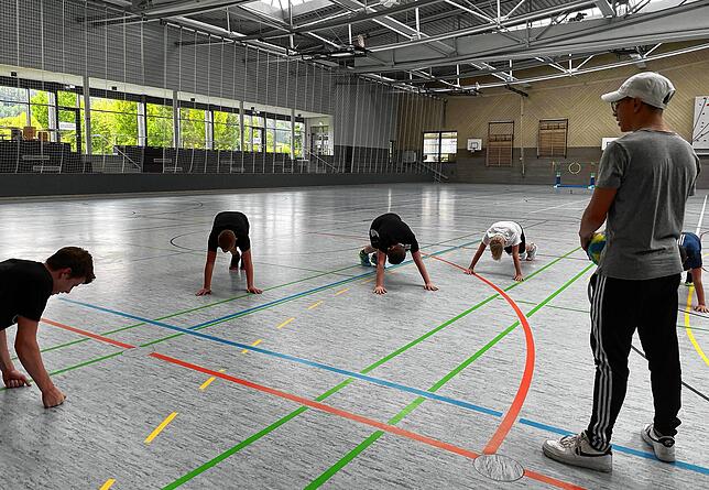 Die C-Jugend der Handballabteilung des TSC Blumberg haben das Training nach Corona wieder aufgenommen. Unser Bild zeigt se beim ...