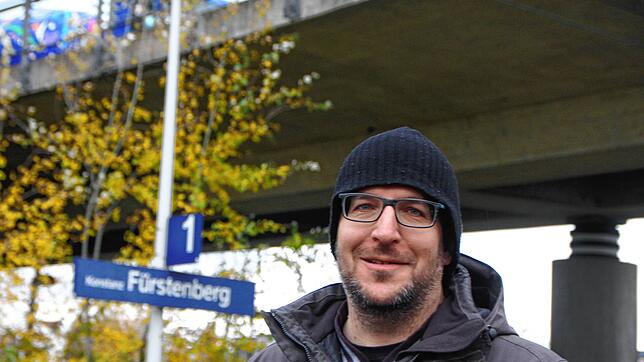Die Bahnhaltepunkte Fürstenberg und Petershausen sind schlecht mit den Stadtbussen verknüpft: Das beklagt Ralf Derwing. Der Vertreter ...