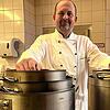 Michael Widlowski-Küfer in der Küche des Pulvertürmle. Hier hat der 50-Jährige 14 Jahre lang für seine Gäste gekocht.
