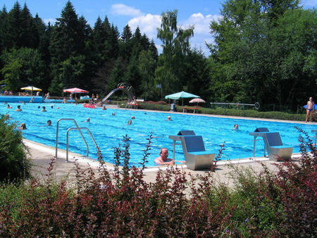 Ausflugstipp: Waldfreibad Häusern-Höchenschwand
Das Waldfreibad Häusern-Höchenschwand liegt mitten im Wald zwischen Häusern und ...
