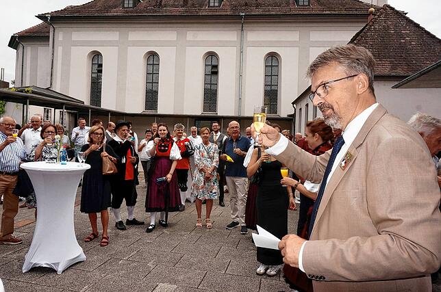Bild 1: Bilder des Sektempfangs der Chilbi: Gute Laune auf dem Kirchplatz