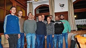 Dieses Orgateam des SG Fördervereins bereitet den 12. Eichberg-Cup für U15 Mannschaften vor. Von links: Nico Götz, Jens Günthner, Helmut ...