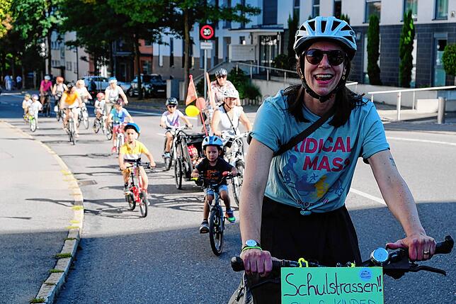 Bild 5: Bilder von der Fahrraddemo in Friedrichshafen