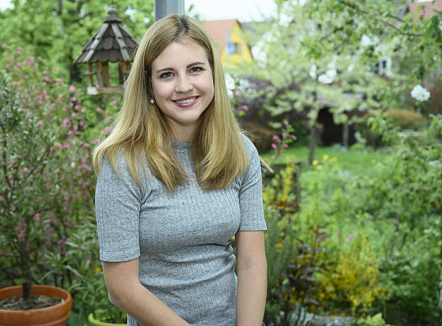 Auf der Terrasse ihres Elternhauses im Altbohl: Anne Meßmer kandidierte für die SPD Radolfzell auf der Kreistagsliste.