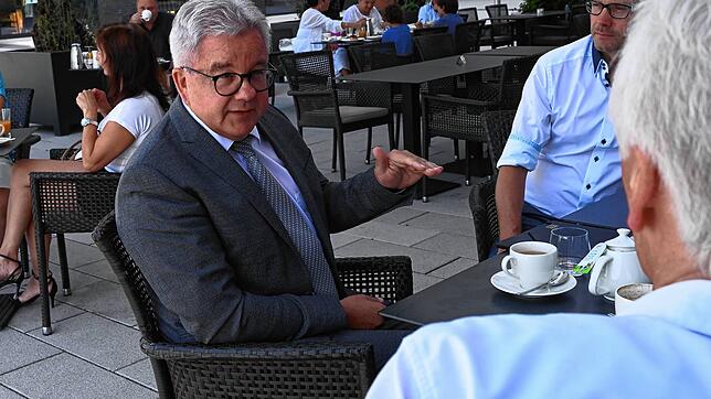 Justizminister Guido Wolf im SÜDKURIER-Gespräch mit Chefredakteur Stefan Lutz und Dieter Löffler, Leiter der Politik-Redaktion, vor dem ...