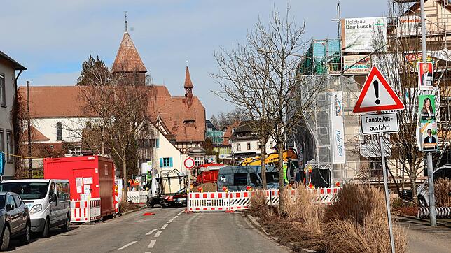 Hier geht es nicht mehr weiter: Die Mainaustraße erhält auch einen neuen Fahrbahnbelag und wird etwa drei Wochen lang gesperrt sein.
