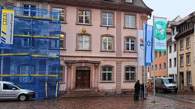 Die Israel-Flagge vor dem Villinger Rathaus wurde am 10. November ebenfalls gestohlen. Am 14. November wird eine neue Fahne von ...