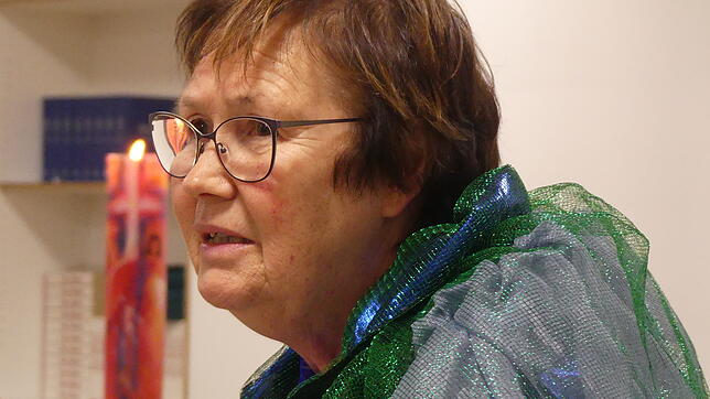 Christine Marx verkörpert den Pazifik, der Lebensraum und touristischer Sehnsuchtsort zugleich ist.