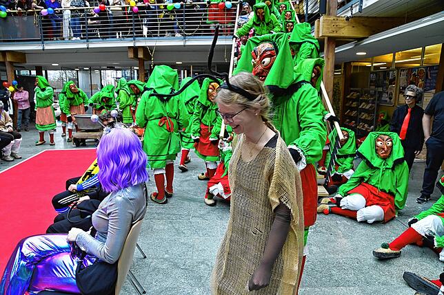 Bild 25: Fasnacht 2025: Hexen rollten im Villinger Landratsamt den roten Teppich aus - Die schönsten Bilder!
