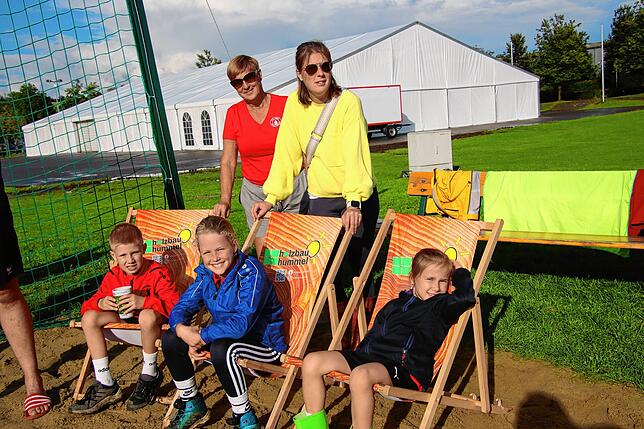 Bild 12: Viel Regen, wenig Sonne: Handballer ziehen ihr Turnier durch