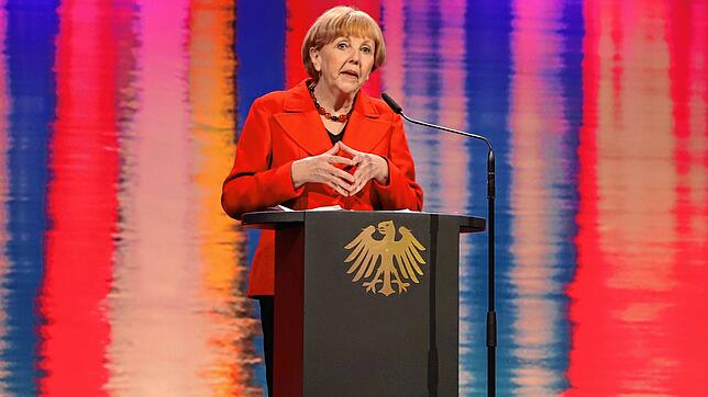 Im Merkel-Look: So sieht die Kabarettistin Marianne Schätzle aus Hilzingen aus, wenn sie als Frau Merkel auftritt, hier bei der ...