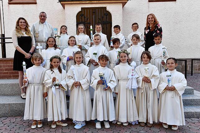 Erstkommunion WolterdingenIn der Kirche St. Kilian in Wolterdingen empfingen 18 Erstkommunionkinder aus Wolterdingen, Hubertshofen und ...