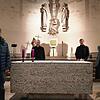 Freuen sich auf die Ergebnisse der Renovierung und Neugestaltung der Kirche St. Oswald (von links): Pfarrgemeinderat Stephan Kessler, ...