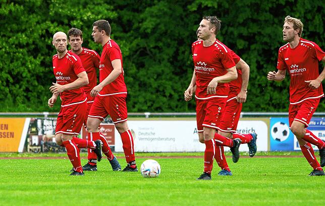 Bild 16: Souveräner 6:1-Erfolg des Tabellenführers FC RW Salem. Wir haben die besten Bilder!