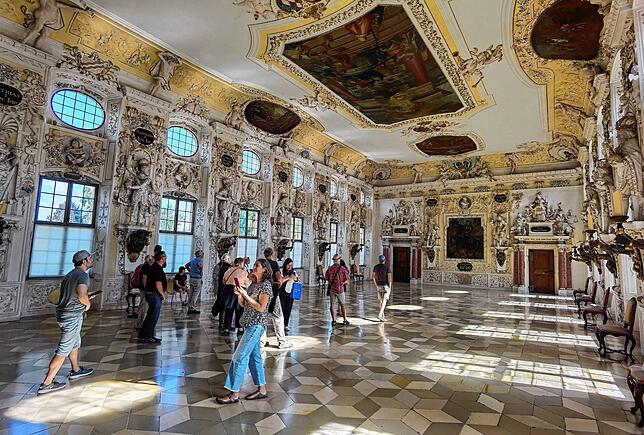 Die Gewinner im prächtigen Kaisersaal des Schlosses. Hier finden ebenfalls Konzerte statt – allerdings eher klassische.