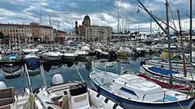 St. Raphael ist eine attraktive Partnerstadt: Links der Blick auf den Hafen an der Cote d‘Azur. Die Stadtmusik war ab 1985 und zuletzt ...
