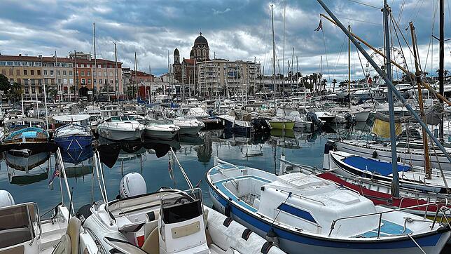 St. Raphael ist eine attraktive Partnerstadt: Links der Blick auf den Hafen an der Cote d‘Azur. Die Stadtmusik war ab 1985 und zuletzt ...
