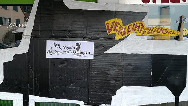 "Der Öflinger Dorfladen verleiht Flügel": Mit Humor bewerten die Öflinger die Arbeit der Gemeinderäte. Bild: Dorfladen