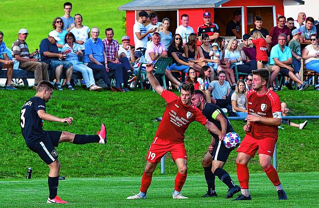 Bild 15: FC Schlüchttal unterliegt zu Hause auch dem SV Buch &ndash; und wir haben Bilder!