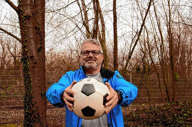 Uwe Baumann ist Vorsitzender des Konstanzer Landesligisten SG Dettingen-Dingelsdorf. Wie im Job sieht er sich auch in seinem Ehrenamt ...