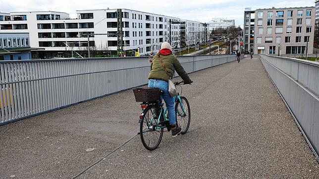 Die Abfahrt in Richtung Gustav-Schwab-Straße beziehungsweise Auffahrt in Richtung Bodenseeradweg.