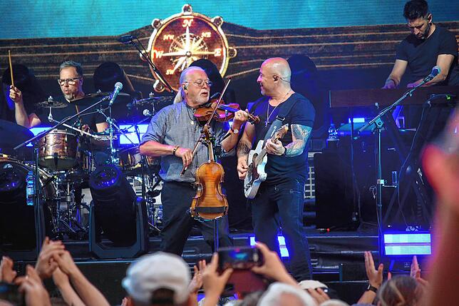 Bild 2: Santiano rocken auf dem Schlossplatz (Teil 1)