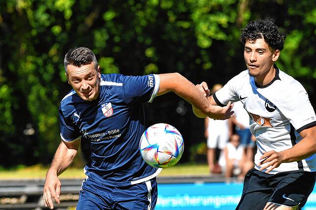 Bild 12: VfB Waldshut siegt 2:1 beim FC Emmendingen und steigt in die Landesliga auf &ndash; wir haben Bilder!
