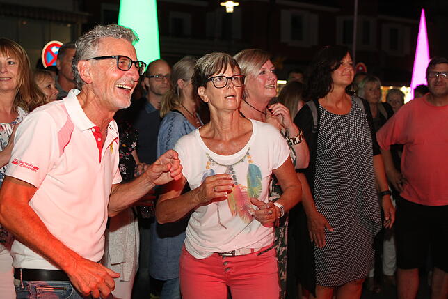 Bild 20: Bilder von den Besuchern beim Lichterfest in Bad Dürrheim