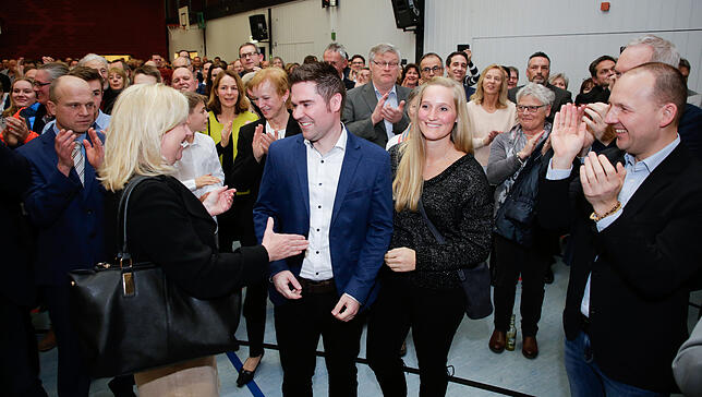 Bild 4: Bilder von der Hilzinger Bürgermeisterwahl in der Hegauhalle